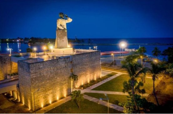 LED High Mast Lights bright up the Monumento a Fray Antonio de Montesino by K-COB Lighting